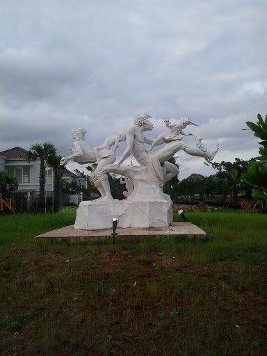 Maron Statue