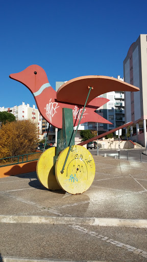 Monumento Do Pássaro de Brincar