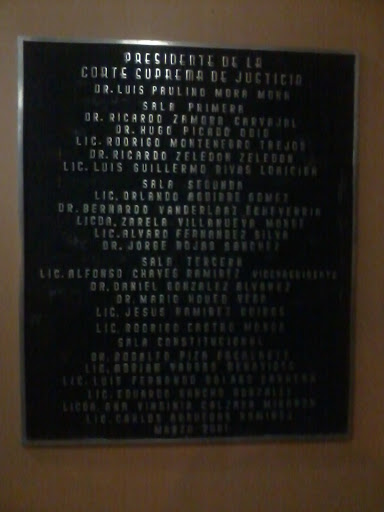 Placa de Los Tribunales de Justicia