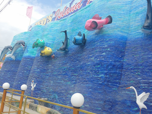 Giant Aquarium