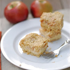 Apple Crumb Cheesecake Bars