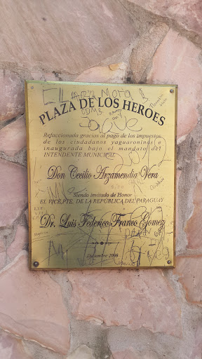 Monumento A Plaza De Los Heroes