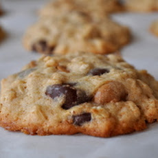 Banana Oatmeal Cookies with Peanut Butter and Chocolate Chips