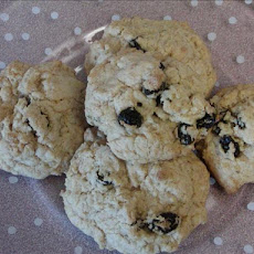 Easy Oatmeal Raisin Cookies