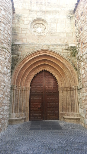Puerta lateral de San Pedro