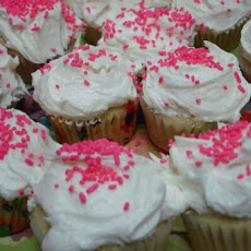 Simple Vanilla Cupcakes