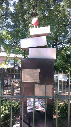 Monumento a la Paz en Plaza