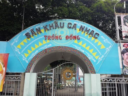 San Khau Ca Nhac Trong Dong