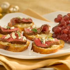 Gorgonzola-crusted Beef Tenderloin Crostini