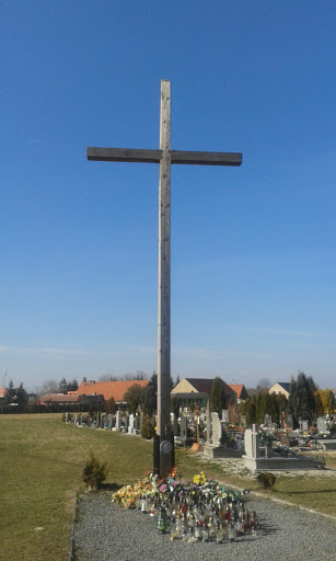 Krzyz Ofiarny Na Cmentarzu Komunalnym W Jaworze Poswiecony Janowi Pawlowi II 