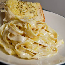 Simple Alfredo with Cheesy Garlic Bread