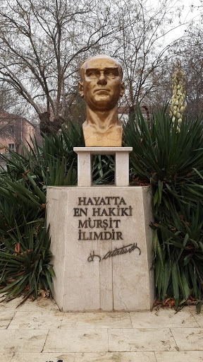 Ankara Tıp Atatürk Büstü