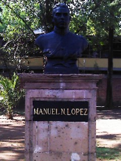 Busto Manuel N López