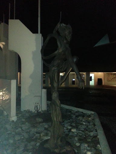 Sculpture at Sunset Marina Resort