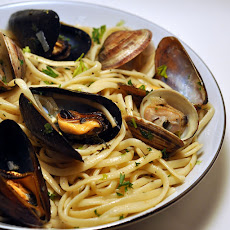 Emeril's Mussels Over Linguine