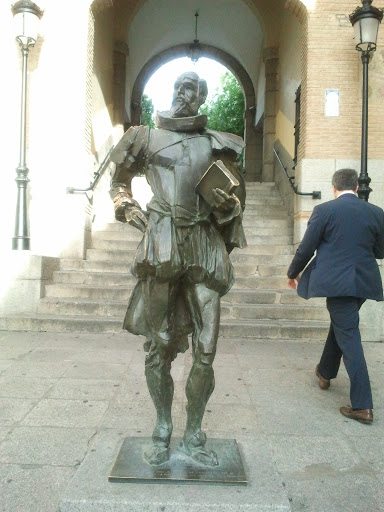 Cervantes, Estatua