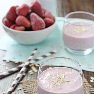 Strawberry Oatmeal Chia Smoothie