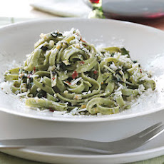 Spicy Spinach Linguine with Olive Oil and Garlic