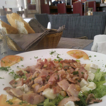 Salade de chèvre chaud