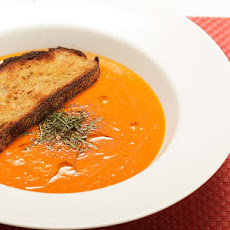 15-minute Creamy Tomato Soup (Vegan)