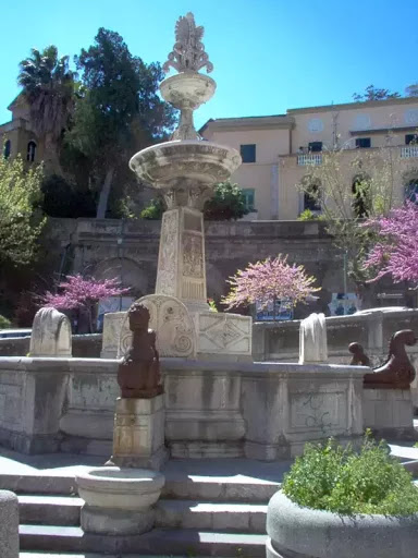 Fontana Falconieri