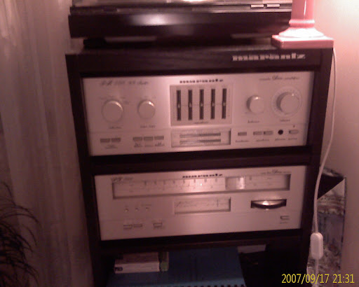 http://lh6.ggpht.com/Jo7755/Ru7Zf35QHDI/AAAAAAAAAF0/n7uuhLeTxYA/Du%20Marantz%20dans%20la%20chambre....jpg?imgmax=512