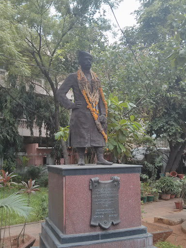 Dewan Bahadur Setty Statue