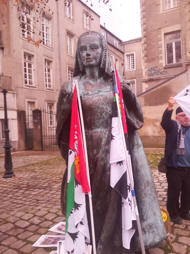 Nantes Anne de Bretagne statue
