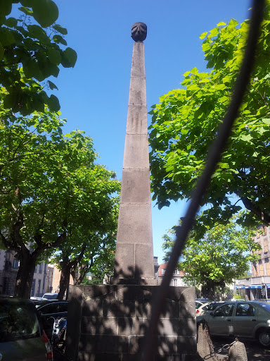 Riom - Obelisque