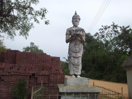 Statue at Rambaviharaya Entrance 