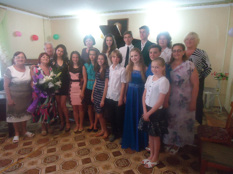 Выпускники музыкальной школы 2012-2013 года