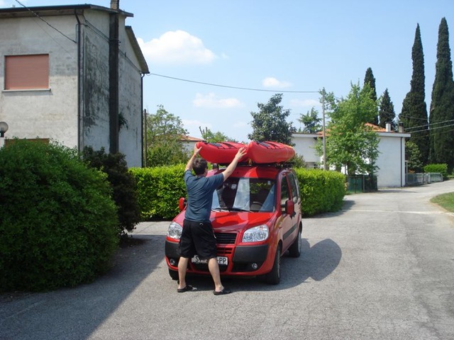 [Shain and the new Kayaks[2].jpg]