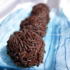 Chocolate Rum Balls (No Cook)