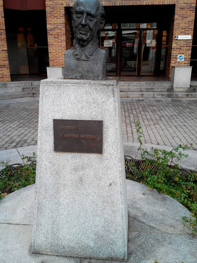 Busto A Andres Segovia
