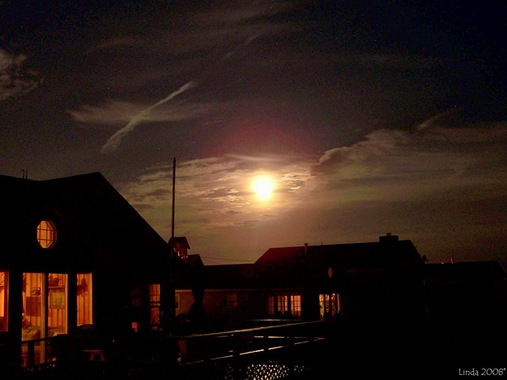 [Moon rising over Matunuck[4].jpg]