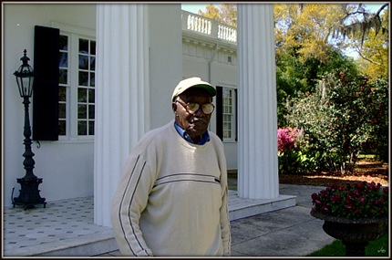[Clarence Jones2_500_April 08[3].jpg]