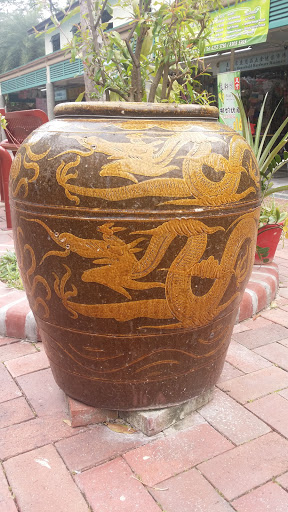 Twin Dragon Giant Vase