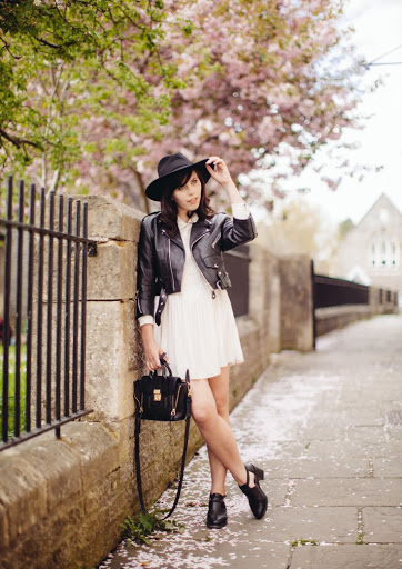 [Image: NHpooF25JxVC4SHMCw25cToyTKnQkY25K0zjCq5z...JWz9x5BkMQ]