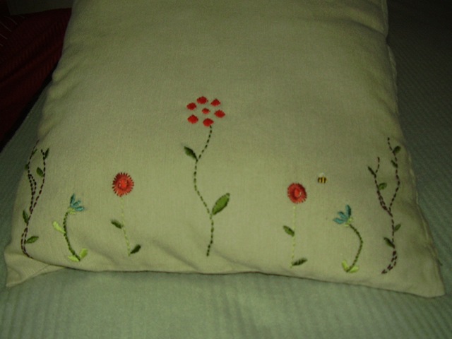 [embroidered cushion cover[3].jpg]