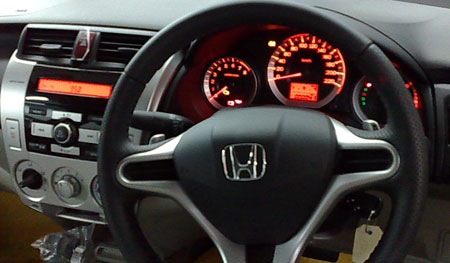 [2008-honda-city-interior-spyshot-1[5].jpg]