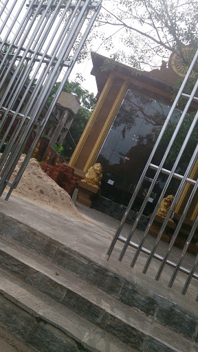 Golden Lion Statue At Golden Temple Kochchikade