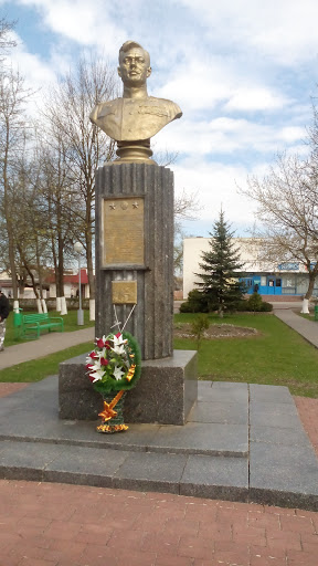 Памятник Полковнику Шутову