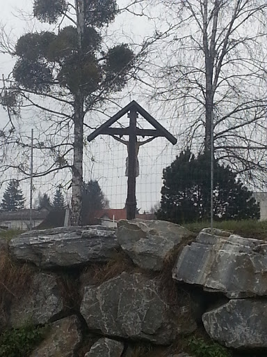 Kreuz Zwischen Bäumen 