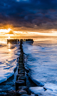 How to download Icy Sea at rainy weather LWP 1.0 apk for pc