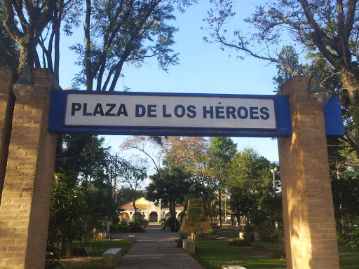Pórtico Plaza De Los Héroes