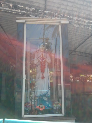 Mother Teresa Statue at Madaplathuruth Shrine