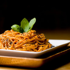 Super Quick Tomato Basil Cream Pasta