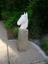 Pferdekopf Statue