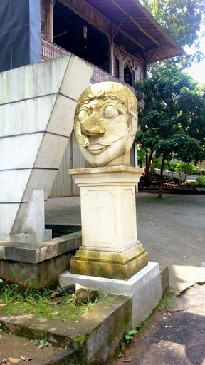 Guardian Mask Statue