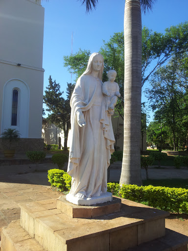 Estatua De La Virgen Con El Niño 
